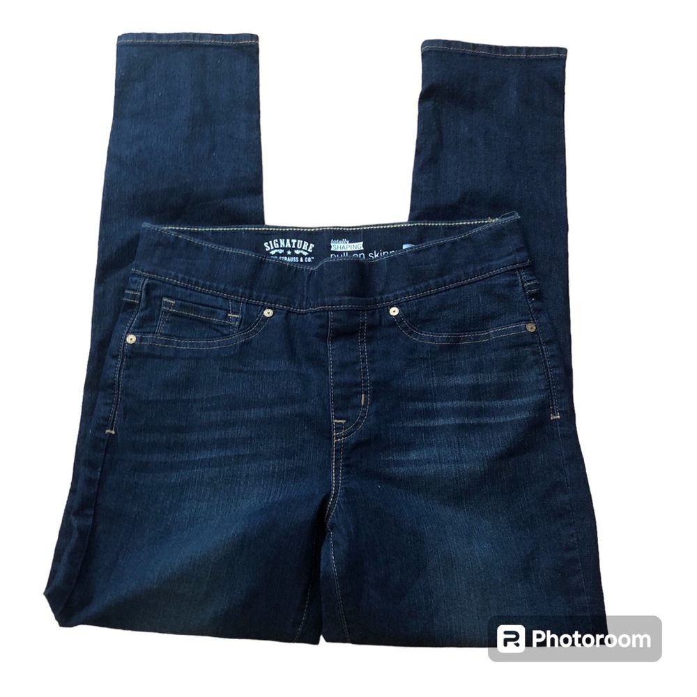 Signature Levi’s Totally Shaping Pull On Skinny Jeans Size 10